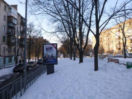 Ситилайт B в Киеве, 1.2x1.8  Марії Приймаченко бульвар (Лихачова), 8 (бульварна частина) фото 1