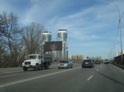 Билборд A в Киеве, 6x3  Броварський проспект / Русанівський міст , після 400 метрів руху від (М) "Гідропарк", ліворуч фото 1