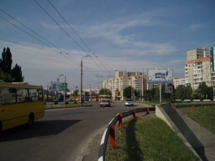 Білборд, Бігборд (Борд)  A у Києві, 6x3  просп. Червоної Калини (Володимира Маяковського) / Лифаря вул. (Колиш. Сабурова), трикутник №2 Фото 1