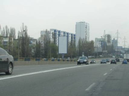 Бэклайт B в Киеве, 4x8  Братиславська, 20 (розподілювач), рух до Броварського проспекту, ліворуч фото 1