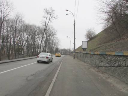 Ситилайт A в Киеве, 1.2x1.8  Паркова дорога (парк Аскольдова могила),  100 метрів руху до алеї Героїв Крут фото 1