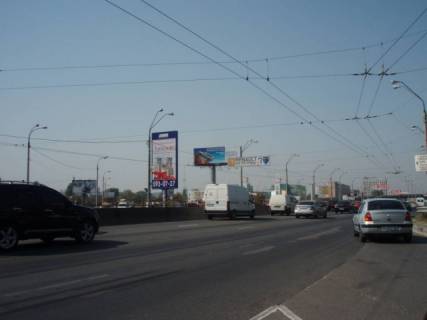 Бэклайт B в Киеве, 4x8  просп. Степана Бандери (Московський), перед выездом с Богатырской фото 1