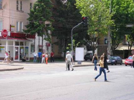 Билборд B в Кривом Роге, 3х6  пр. Гагаріна (біля буд №12 Правекс-Банк)  фото 1