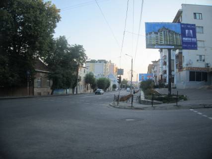 Billboard A in Chernivtsi, 3*6  na rozi vulic' Geroiv Majdanu, 45 ta O. Serbanuka Photo 1