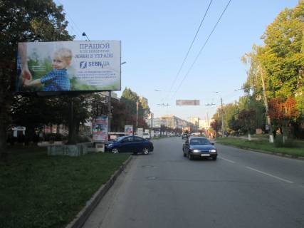 Білборд, Бігборд (Борд)  B у Чернівцях, 3*6  вул. Сергія Скальда (Комарова), 25 Фото 1