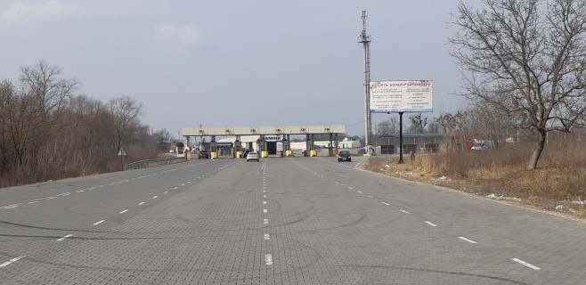 Билборд A в Черновцах, 3*6  в’їзд на ринок Добробут зі сторони Січових Стрільців фото 1