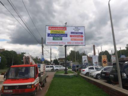 Billboard A in Chernivtsi, 3*6  perehresta st. Geroiv Majdanu ta pr-tu Nezaleznosti, TC <<Majdan>> Photo 1