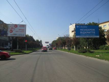 Билборд A в Черновцах, 3*6  вул. Сергія Скальда (Комарова), 10 / пров. Ентузіастів ("WOG") фото 1