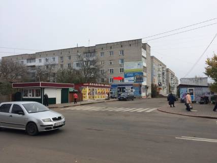 Билборд A в Овруч, 3х6  ул. Шевченко-ул.С.Бандеры, супермаркет "Вопак", настенная, нижняя фото 1