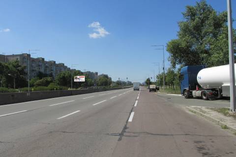 Билборд B в Киеве, 6,10х3,20  просп. Романа Шухевича (Генерала Ватутіна). 26 напроти фото 1