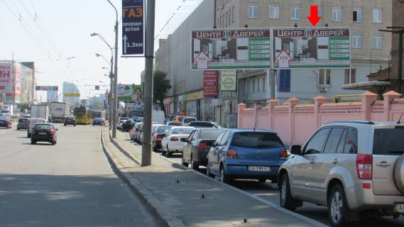 Призма A у Києві Почайна (колишня Петрівка), просп. Степана Бандери (Московський), 8 (завод "Маяк"), напр. ТЦ Альта-Центр, «Фокстрот», «Эверест», с/м «МегаМаркет», салон Skoda, с/маркет дверей Porte’s, военторг ДиСи, со стороны ул. Е.Телиги, загруженная транспортная артерия (правый, "щит") - 217930 Фото 1