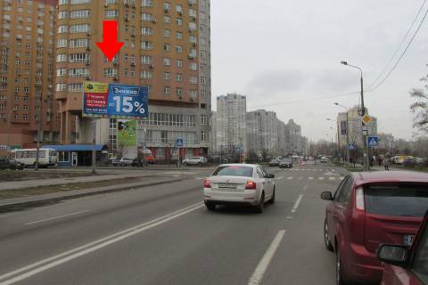 Білборд, Бігборд (Борд)  B у Києві вул. Л.Руденко / вул. Мишуги, 2 (02) - заїзд до ТЦ «Піраміда», перед с / м «Антошка», с / м «Велика кишеня», перед виїздом на просп. М.Бажана; видимість площині понад 200 метрів Фото 1