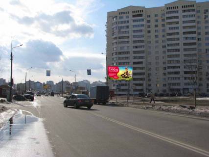 Білборд, Бігборд (Борд)  A у Києві ул. Драгоманова, 27 - Позняки, клиника "Добробут", ТЦ "Элтикс" (Центрум), спорт-клубы "Фитнес-реал",  "Планета-спорт"; маг. "Космо", "Дом взуття", рест. "Мураками", "Кофе-тайм", "Галина", Domino's pizza, на остановке Фото 1