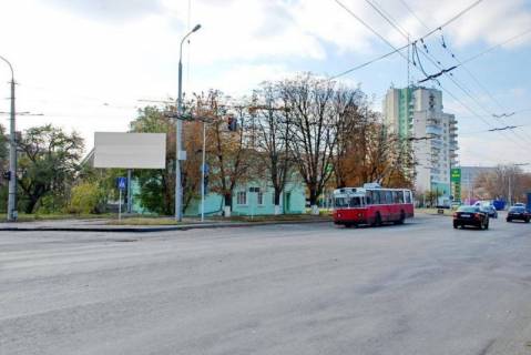 Билборд  в Луцке, 3x6  на розі вул.Рівненської та вул.Бринського фото 1