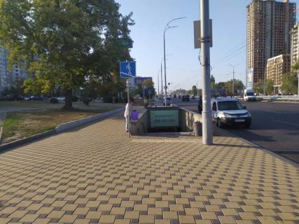 Нестандарт A в Киеве, 2,5x1,5  вул. Академіка Заболотного, зупинка "Торговый центр",  з боку  Ринок Феофаніївський, з центру, право фото 1
