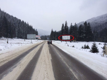 Билборд A в Татарове, 3x6  Траса Н-09 Мукачево-Львів, в`їзд в село зі сторони Буковеля, напрямок руху на Івано-Франківськ (меморіал) фото 1