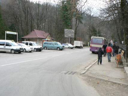 Білборд, Бігборд (Борд)  B у Яремче, 3x6  Траса Н-09 Мукачево-Львів, центр міста, біля продуктового ринку, Красна садиба, Краєвид, Будинок культури, напрям руху на Буковель Фото 1