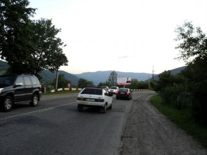 Билборд B в Яремче, 3x6  Траса Н-09 Мукачево-Львів, в`їзд у місто зі сторони Івано-Фр, біля автозупинки Дора-2, напрямок руху на Буковель фото 1