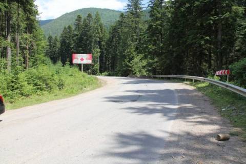 Билборд B в Буковеле, 3x6  Траса Н-09 Мукачево-Львів, дорога від Буковеля до Івано-Франківська (с.Поляниця), 4 км 850 м від Буковеля, напрямок руху на Івано-Франківськ фото 1