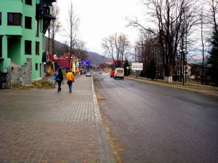 Беклайт A у Яремче, 2x3  Траса Н-09 Мукачево-Львів, Свободи, центр міста, навпроти магазину "У Галини", напрямок руху на Івано-Франківськ Фото 1
