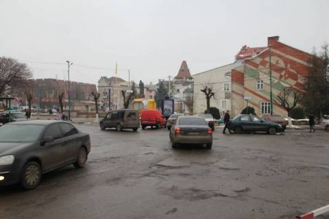 Ситилайт A в Надворной, 1,2x1,8  Чорновола, міський фонтан, пошта, РДА, маг.Ольга, напрямок руху на Яремче, Буковель фото 1