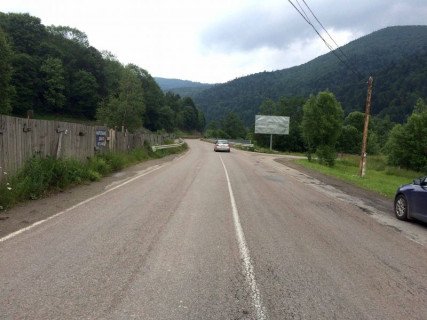 Билборд A в Микуличине, 3x6  Траса Н-09 Мукачево-Львів, 600 м перед АЗС УкрНафта, котедж Марципан, напрямок руху на Івано-Франківськ фото 1