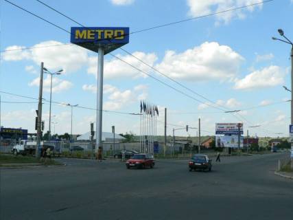 Билборд B в Буковеле Вовчинецька (супермаркет Метро), напрямок руху зі сторони вул.Надрічна, Івасюка, З/д вокзалу в сторону с.Вовчинець, вул.В.Симоненка (Арсен, Епіцентр) фото 1