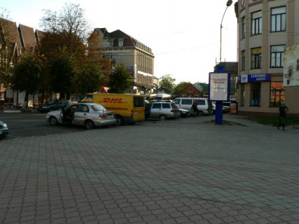 Ситилайт C в Надворной, 1,2x1,8  Майдан Шеченка, ТЦ Квадрат, маг.Камея, ліворуч фото 1
