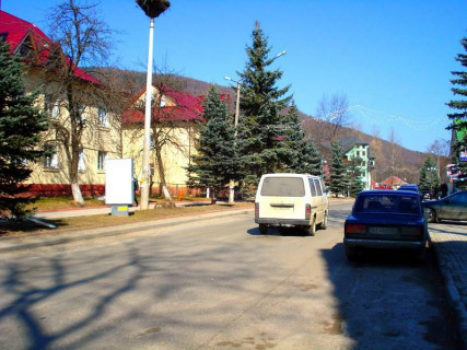 Сiтiлайт B у Яремче, 1,2x1,8  Траса Н-09 Мукачево-Львів, Свободи-Руднєва, Гастроном Яремче, кафе Коломийка, Затишок, напрямок руху на Івано-Франківськ Фото 1