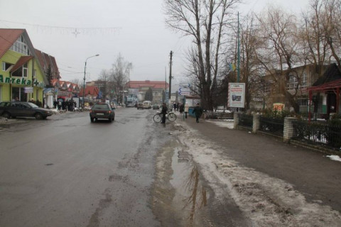 Нестандарт A у Надвірній, 1,4x0,9  Чорновола, вхід в міський парк, навпроти Старого Побуту, напрямок руху на Івано-Франківськ. Богородчани Фото 1