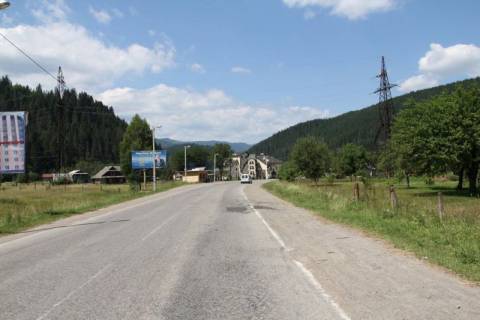 Билборд B в Яремче, 3x6  Траса Н-09 Мукачево-Львів, 50 м перед готелем Гердан, виїзд з селища, напрямок руху на Івано-Франківськ фото 1