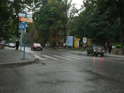 Бэклайт A в Яремче, 2x3  Траса Н-09 Мукачево-Львів, центр міста, біля продуктового ринку, Красна садиба, Краєвид, Будинок культури, напрям руху на Буковель фото 1