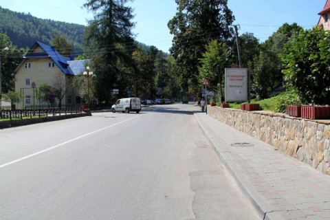 Ситилайт A в Яремче, 1,2x1,8  Траса Н-09 Мукачево-Львів, Свободи, ТЦ Коралі, банк Аваль, кафе Пиріжкова хата, напрямок руху на Буковель фото 1
