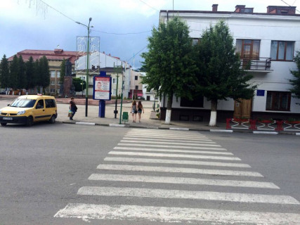 Ситилайт B в Надворной, 1,2x1,8  Майдан Шеченка, музей, гастроном Центральний, праворуч фото 1