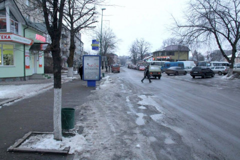 Ситилайт B в Надворной, 1,2x1,8  Грушевського, аптека, НетГруп, автозупинка на Пасічну, Пнів, напрямок руху до Майдану Шевченка фото 1