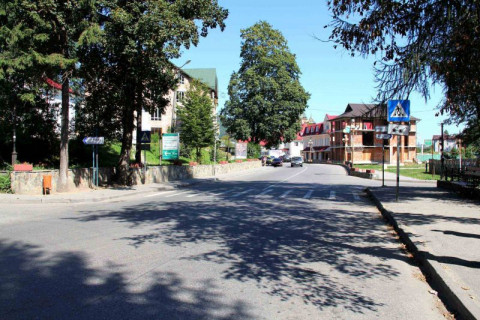 Citylight B in Yaremche, 1,2x1,8  Trasa N-09 Mukacevo-L'viv, Svobodi, gotel'-koliba Krasna Sadiba, kafe Barberi, Rodina kovbaska, mis'kij rinok, napramok ruhu na Ivano-Frankivs'k Photo 1