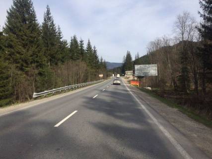 Билборд A в Буковеле, 3x6  Траса Н-09 Мукачево-Львів, напрямок руху від Буковеля до Івано-Франківська (с.Яблуниця), відпоч. комплекс Ольга, ОльгаДеЛюкс, ТатарівДеЛюкс, 700 м після перехрестя з трасою, напрямок руху на Івано-Франківськ фото 1
