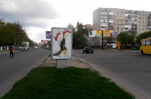 Билборд B в Луцке пр.Соборності, розділова смуга від ТК "Аверс" до гіпермаркету "Там Там" (напроти магазину меблів "Берест") фото 1