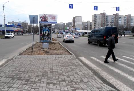 Билборд A в Луцке пр.Соборності, розділова смуга від ринку "Північний" до маг."Троянда" (поряд маг."Троянда", "Приватбанк") фото 1