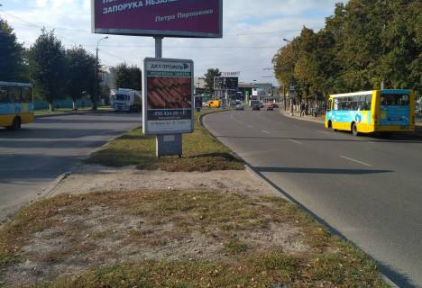 Білборд, Бігборд (Борд)  A у Луцьку пр.Соборності, розділова смуга від ТК "Аверс" до гіпермаркету "Там Там" (напроти магазину меблів "Берест") Фото 1