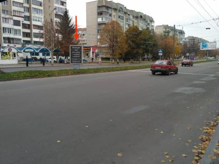 Білборд, Бігборд (Борд)  B у Луцьку пр.Соборності, 32, розділова смуга від ТК "Аверс" до гіпермаркету "Там Там" (напроти зупинка "26 школа", магазини) Фото 1