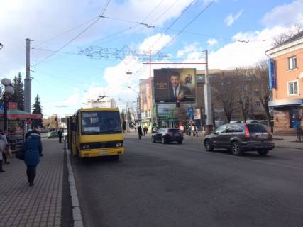 Брандмауэр A в Луцке пр-т Волі, 5 Центр, в напрямку до ЦУМу фото 1