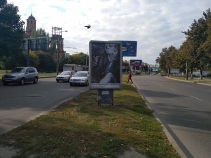 Билборд A в Луцке пр.Соборності, розділова смуга від ТК "Аверс" до гіпермаркету "Там Там" (напроти маг."Софтлайн") фото 1
