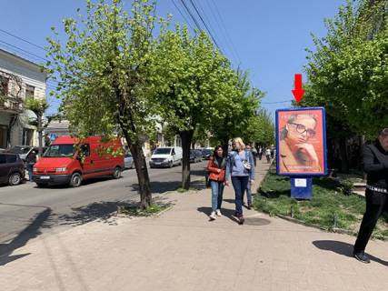 Ситилайт A в Черновцах, 1.2*1.8  Сітілайт вул.Героїв Майдану (Червоноармійська) (вугол Шевченка) фото 1