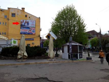 Билборд B в Черновцах, 6 х 3  вул.Героїв Майдану (Червоноармійська), 54 верхній фото 1