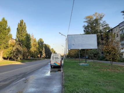 Билборд A в Кривом Роге вул. Матусевіча - маг. "Супутник", напрямок руху від Цирку до Олександра Васякіна вул. (кол. Будьонного). Меблевий салон Супутник, офісний центр, спальний район. фото 1