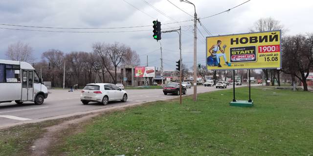 Билборд A в Кривом Роге перехрестя 129-ї бригад.територ.оборони вул. (кол. Купріна)  та вул. Окружна.  Змичка. Напрямок руху до Захисників України площа (кол. Визволення) фото 1