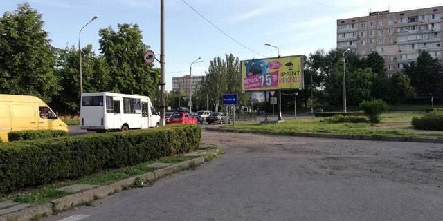 Билборд A в Кривом Роге вул. Українська, 2, паркувальна площадка. Напрямок руху до вул. СвятоМиколаївської та на Мопр. фото 1