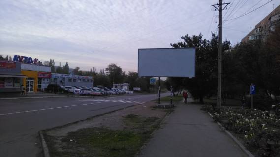 Билборд A в Кривом Роге мкр-н. Сонячний,7 ТЦ "АТБ", Автостиль, кафе,аптека, магазини, пішохідний перехід. Спальний густонаселений район. Напрямок руху від мкр-Гірницкий до лікарні "2 фото 1