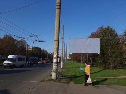 Билборд A в Кривом Роге мкр. 4-й Зарічний, 31 перехрестя вул. Десантна - вул. Кресівська. Напрямок руху до КРЕСу. Школа поліції, меблевий салон УМК. АТБ та велика кількість торгових точок. Великий потік транспорту. фото 1